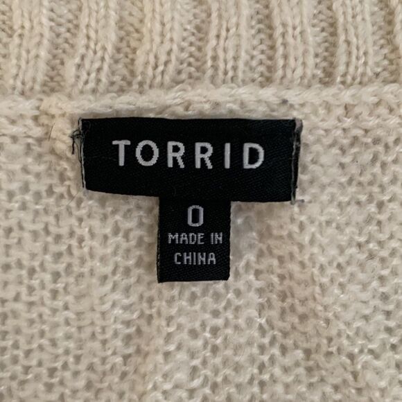 Torrid Layered Women’s White Sweater Size 0 = L - Picture 8 of 9